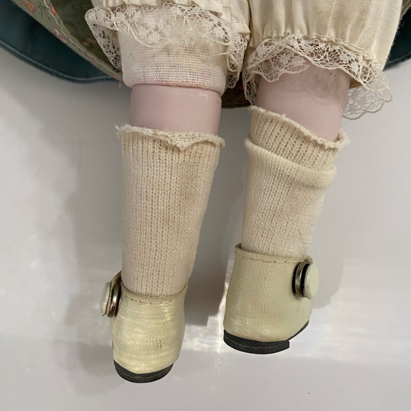 VINTAGE 1992 JC PENNEY GREEN EYES PORCELAIN DOLL - Picture 10 of 14